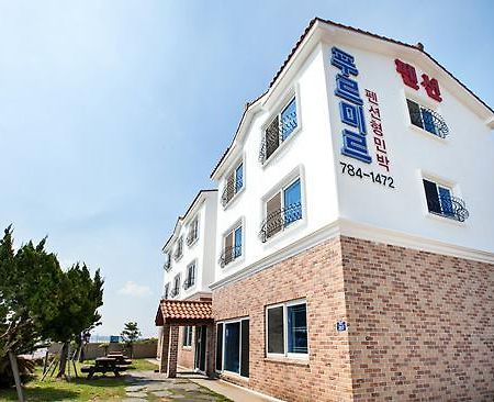 Purmir Pension Сеогвипо Екстериор снимка
